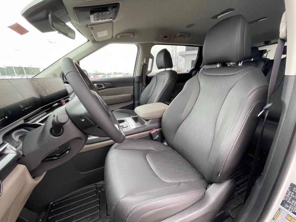 new 2026 Kia Carnival car, priced at $41,655