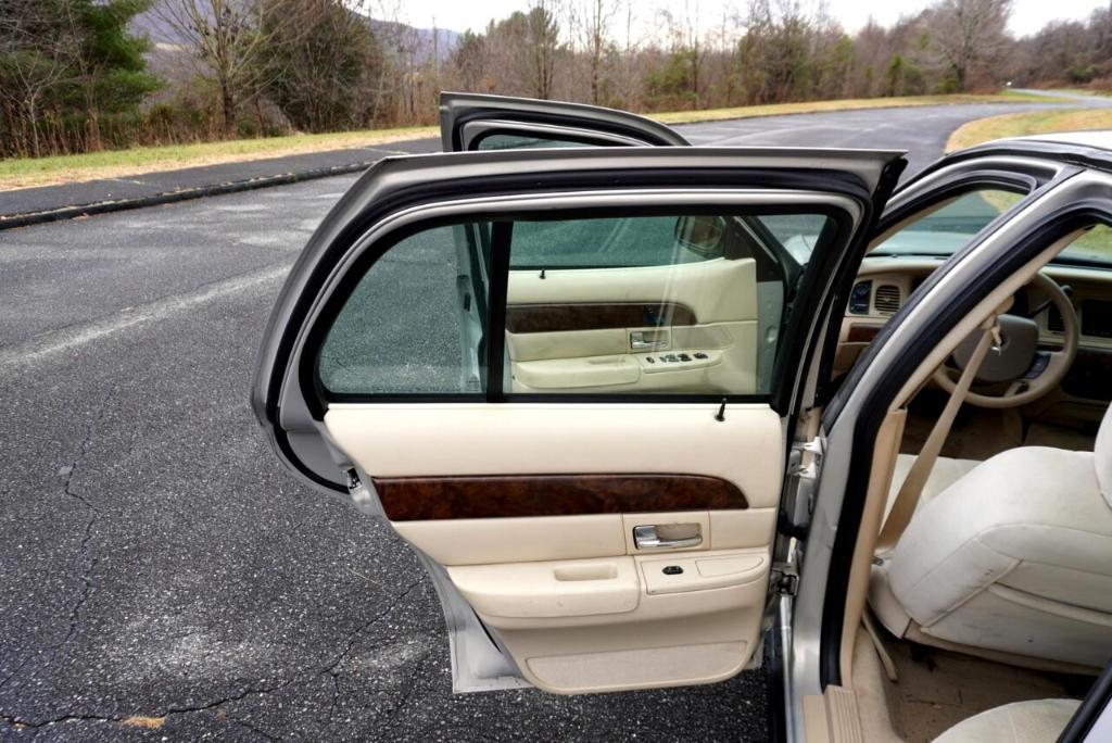 used 2006 Mercury Grand Marquis car, priced at $7,995