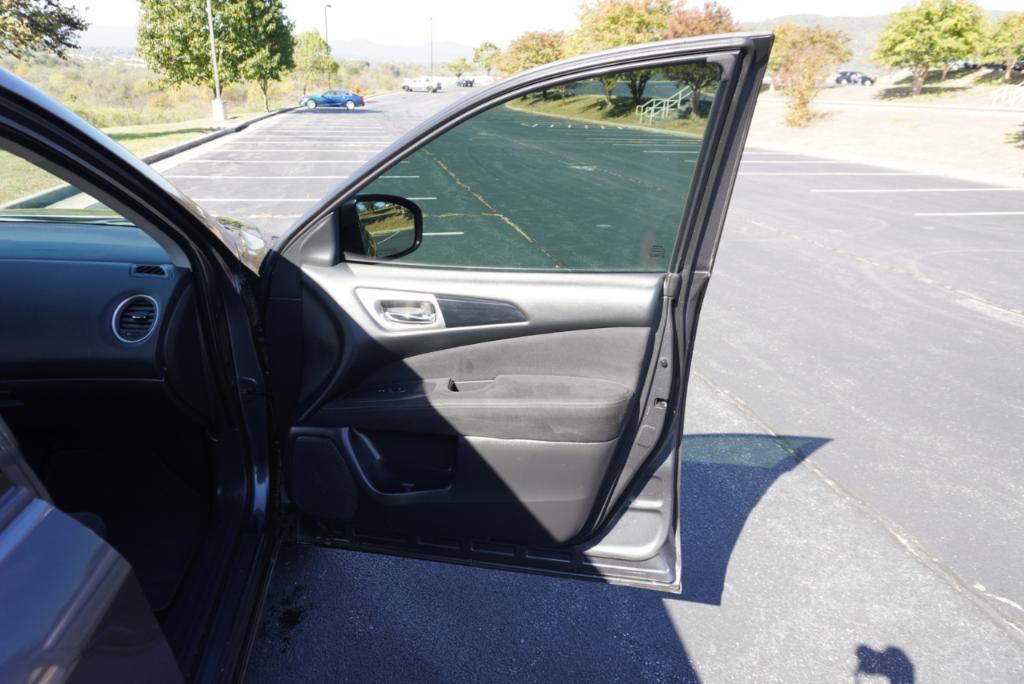 used 2013 Nissan Pathfinder car, priced at $6,995