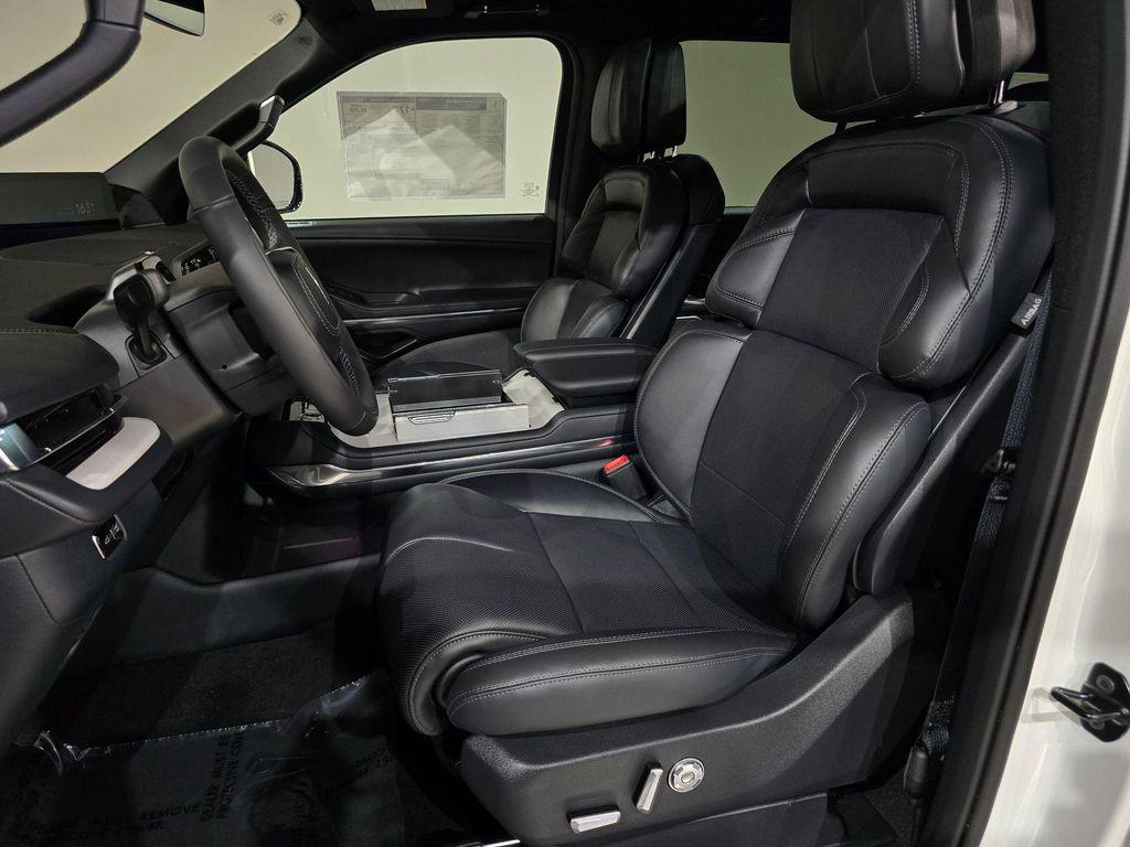 new 2025 Lincoln Navigator car, priced at $102,567