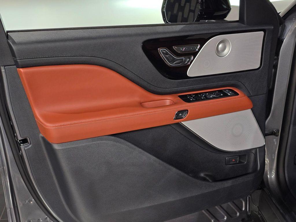 new 2025 Lincoln Aviator car, priced at $77,328
