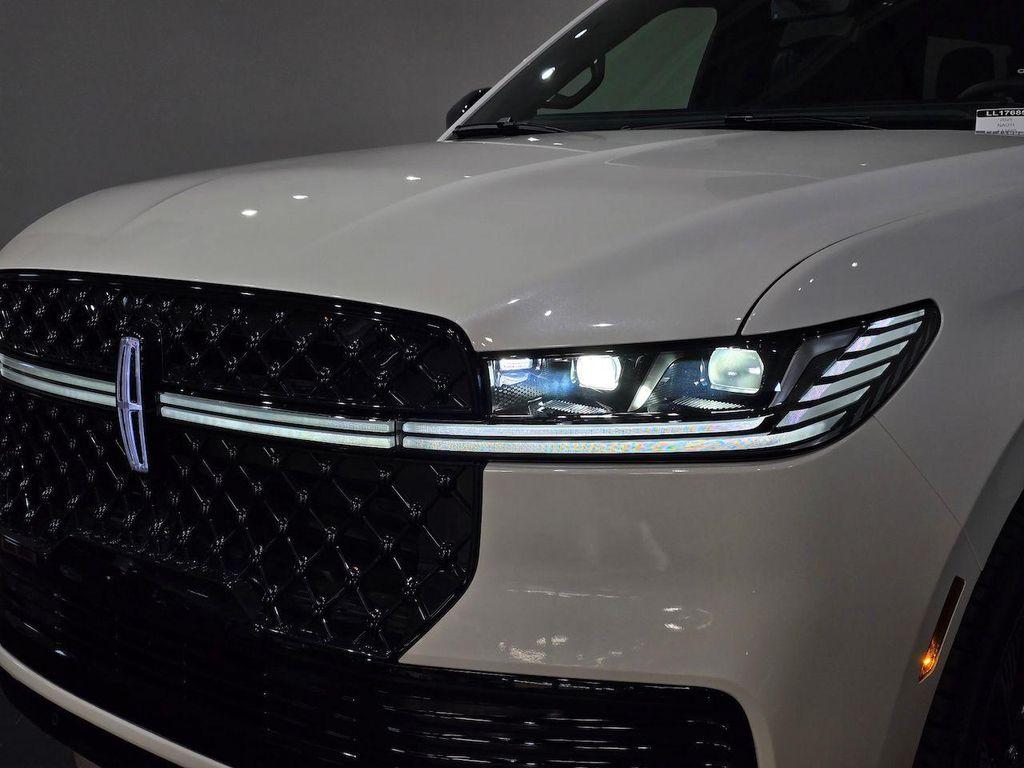 new 2025 Lincoln Navigator car, priced at $105,615