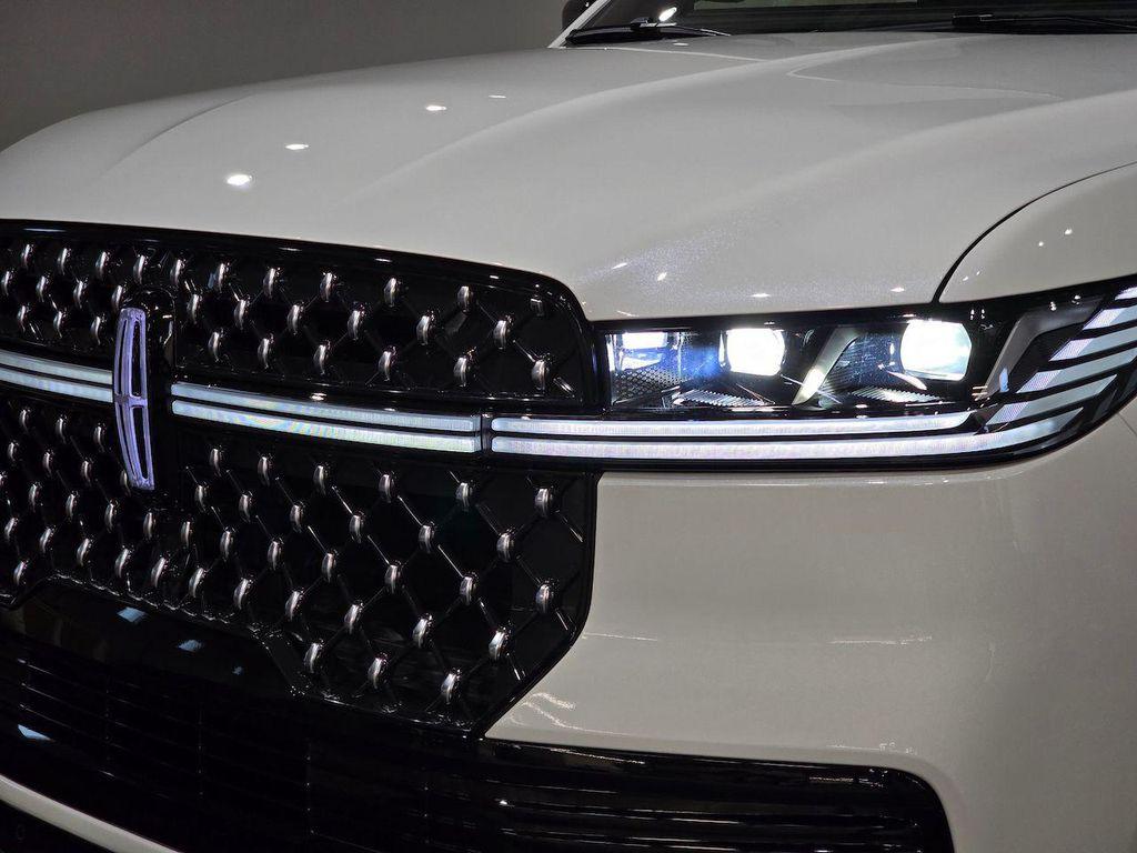 new 2025 Lincoln Navigator car, priced at $115,527