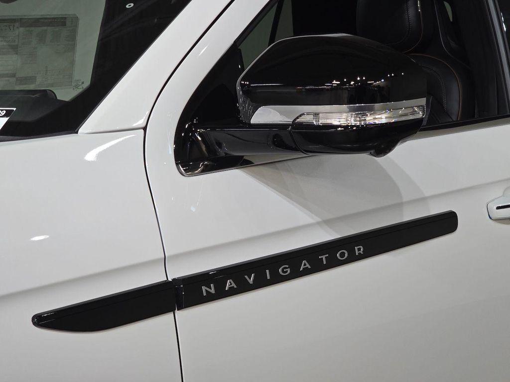 new 2025 Lincoln Navigator car, priced at $115,527