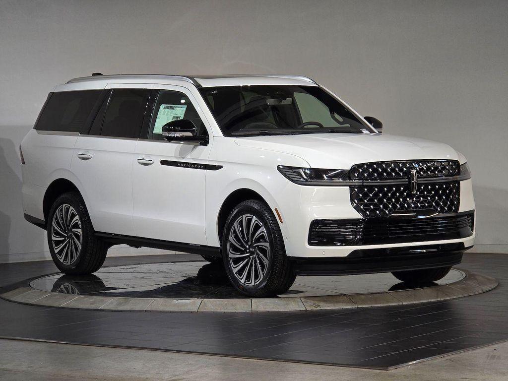 new 2025 Lincoln Navigator car, priced at $115,527