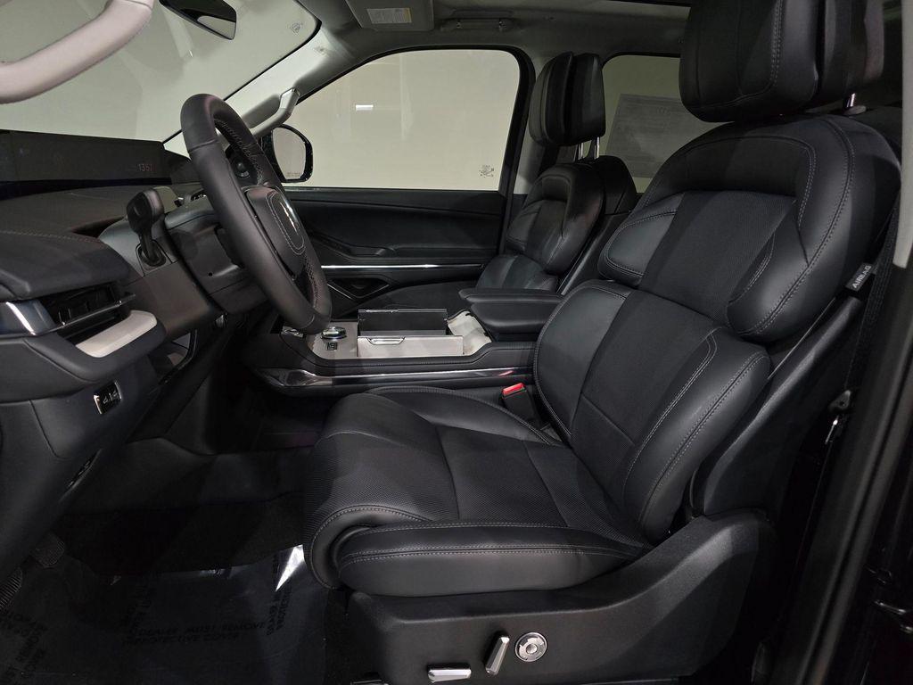 new 2025 Lincoln Navigator car, priced at $105,580