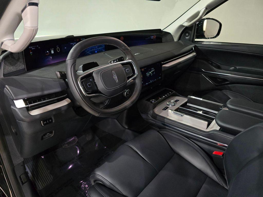 new 2025 Lincoln Navigator car, priced at $105,580
