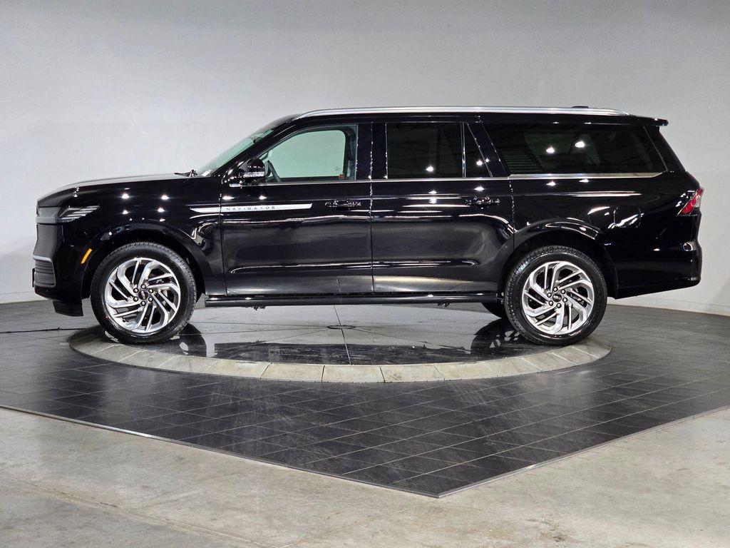 new 2025 Lincoln Navigator car, priced at $105,580