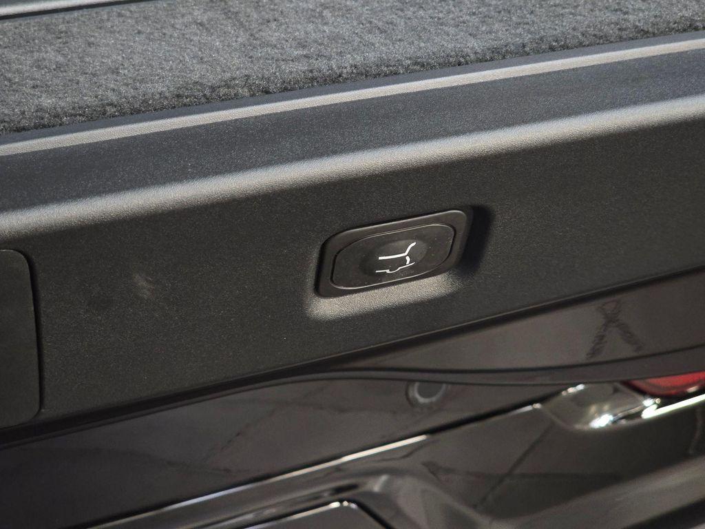 new 2025 Lincoln Navigator car, priced at $105,580