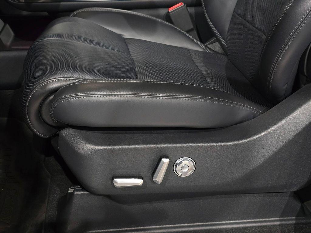 new 2025 Lincoln Navigator car, priced at $102,024