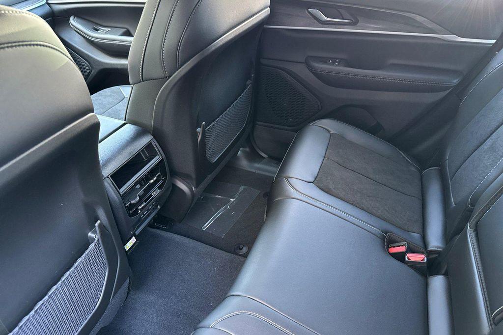 new 2026 Jeep Grand Cherokee car, priced at $48,525