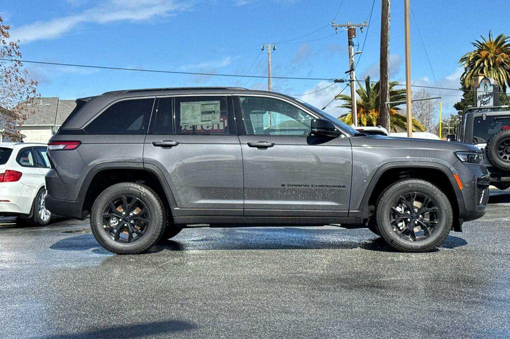 new 2026 Jeep Grand Cherokee car, priced at $48,525
