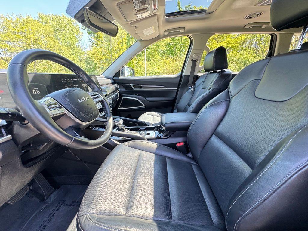 used 2023 Kia Telluride car, priced at $32,394