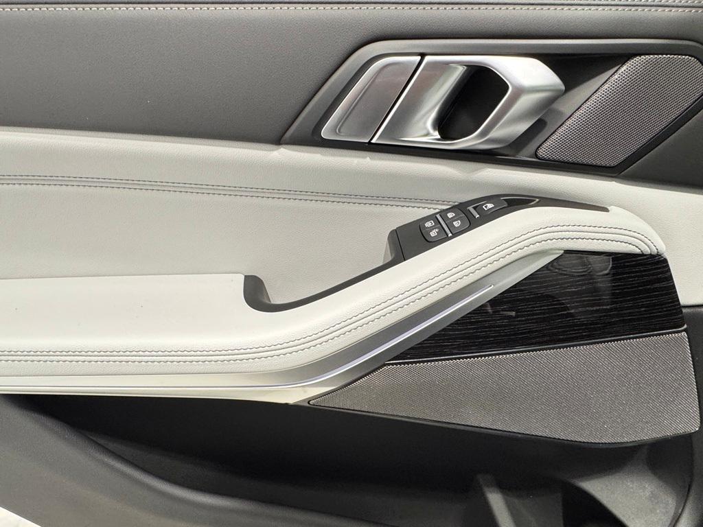 new 2026 BMW X7 car, priced at $98,235