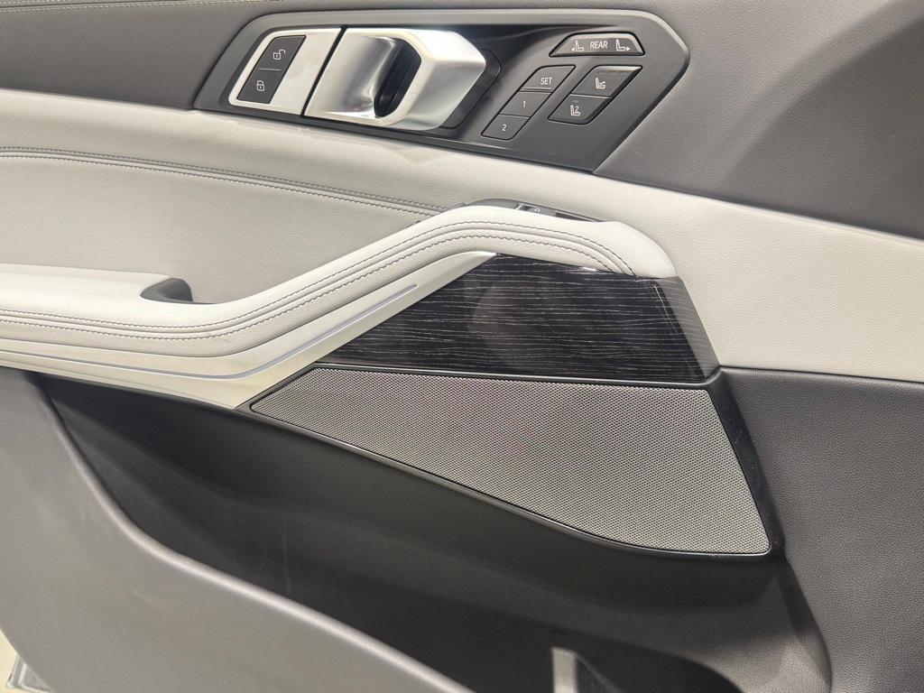 new 2026 BMW X7 car, priced at $98,235