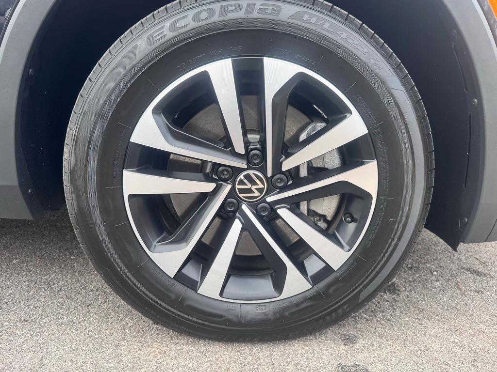 used 2023 Volkswagen Tiguan car, priced at $21,000