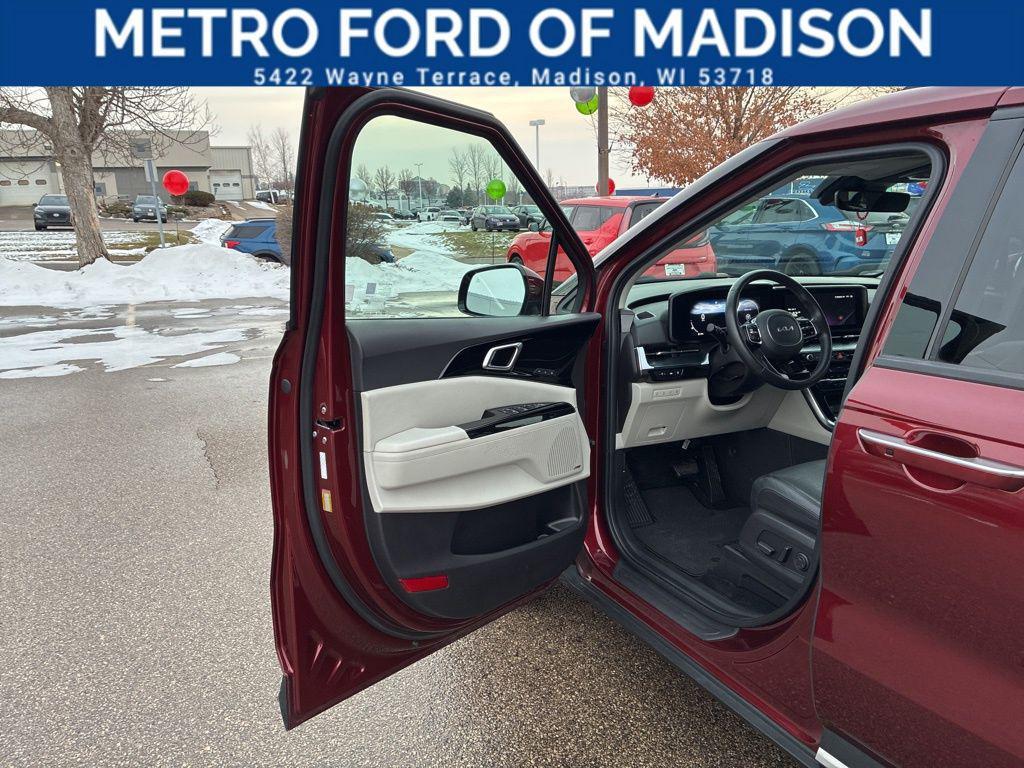 used 2024 Kia Carnival car, priced at $39,950