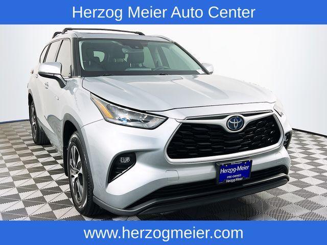 used 2020 Toyota Highlander Hybrid car, priced at $30,588