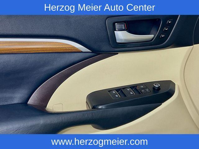 used 2018 Toyota Highlander car, priced at $24,238