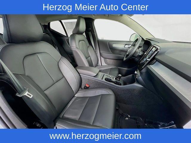 used 2025 Volvo XC40 car