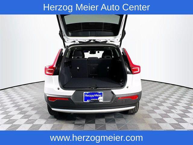 used 2025 Volvo XC40 car