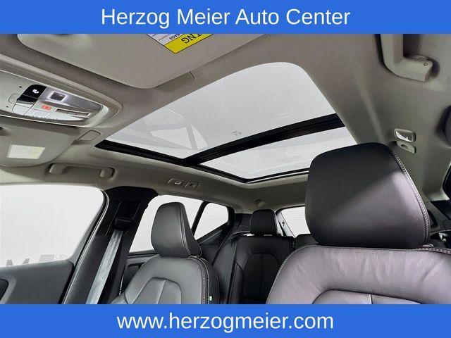 used 2025 Volvo XC40 car