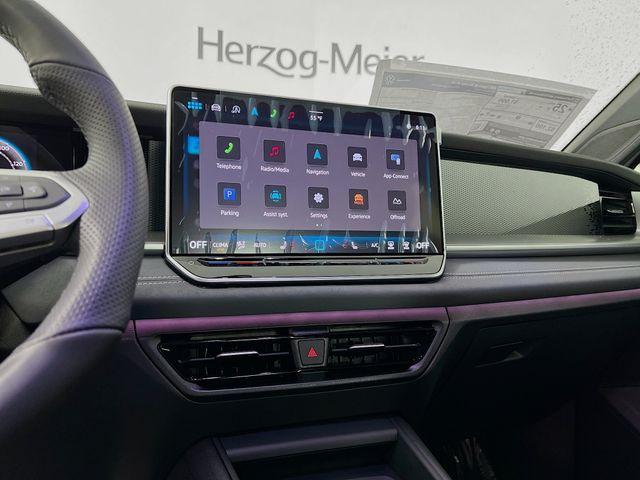 new 2025 Volkswagen Tiguan car, priced at $40,276