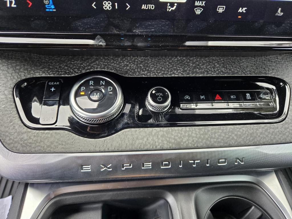 new 2025 Ford Expedition car, priced at $80,872