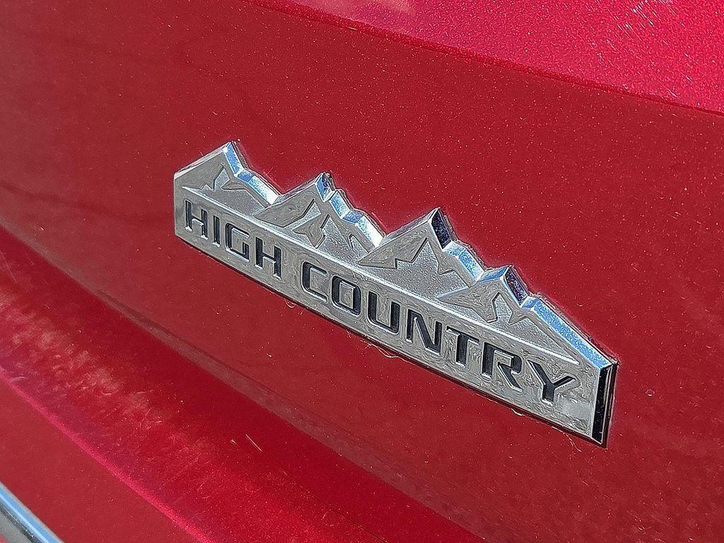 used 2018 Chevrolet Traverse car, priced at $23,330