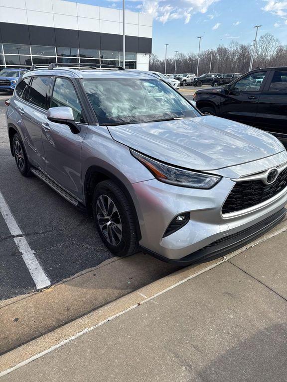 used 2021 Toyota Highlander car, priced at $30,490
