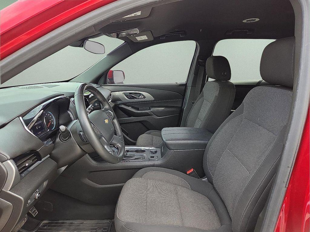 used 2023 Chevrolet Traverse car, priced at $21,880