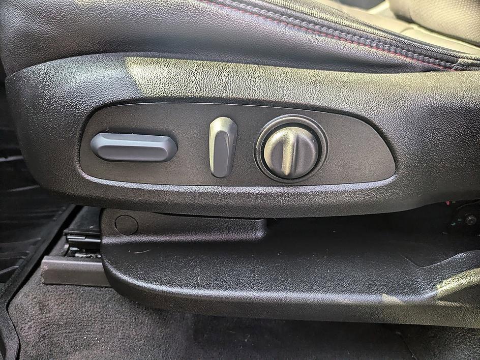 used 2023 Chevrolet Traverse car, priced at $29,699