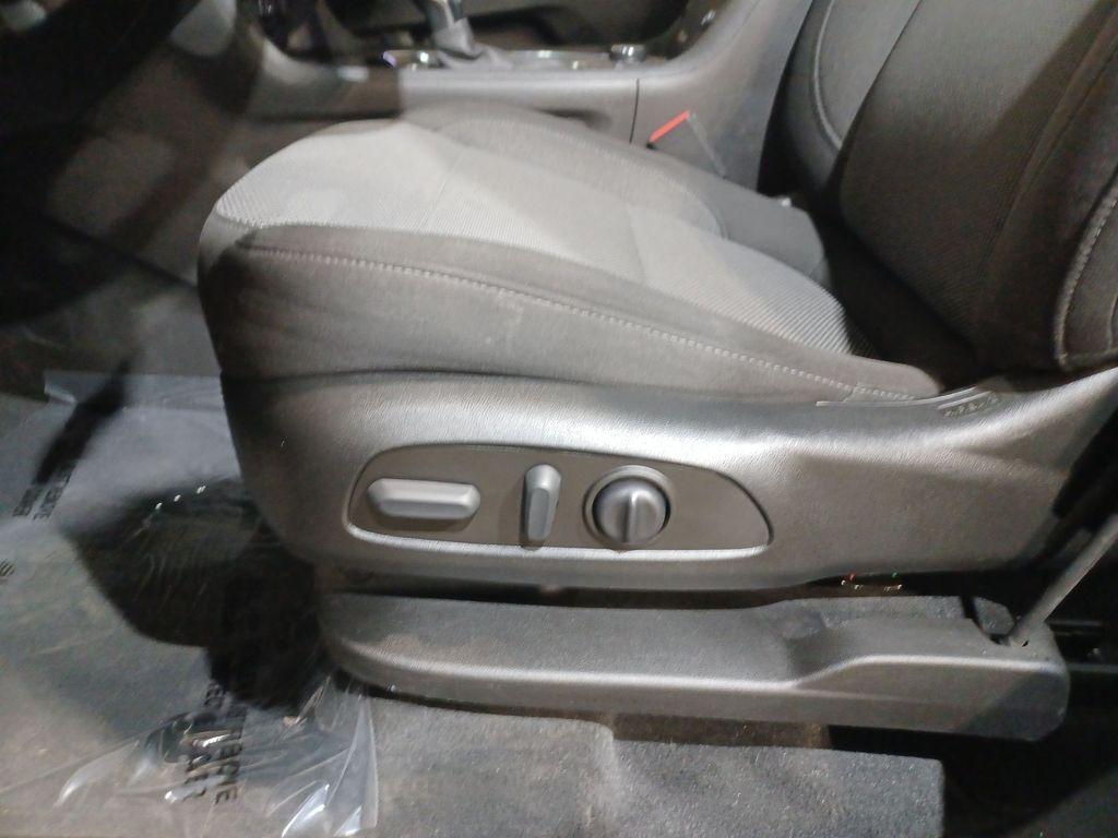 used 2023 Chevrolet Traverse car, priced at $29,152