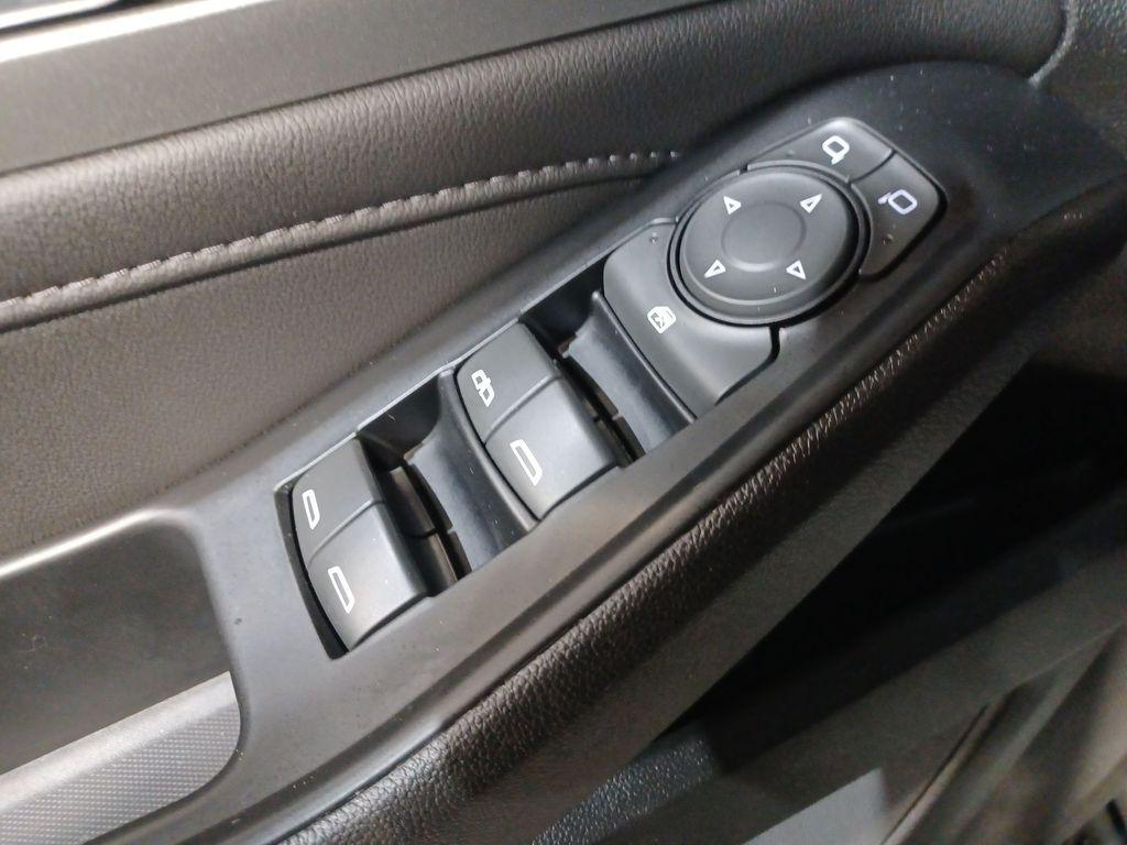 used 2023 Chevrolet Traverse car, priced at $29,152