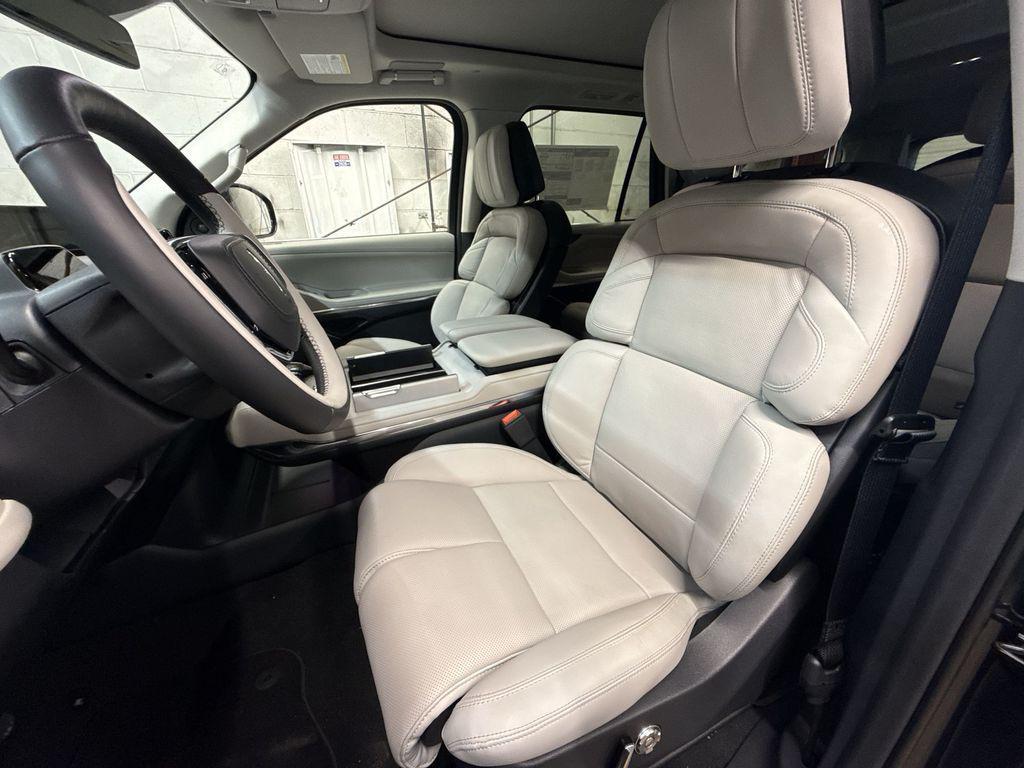 new 2026 Lincoln Navigator car, priced at $112,085