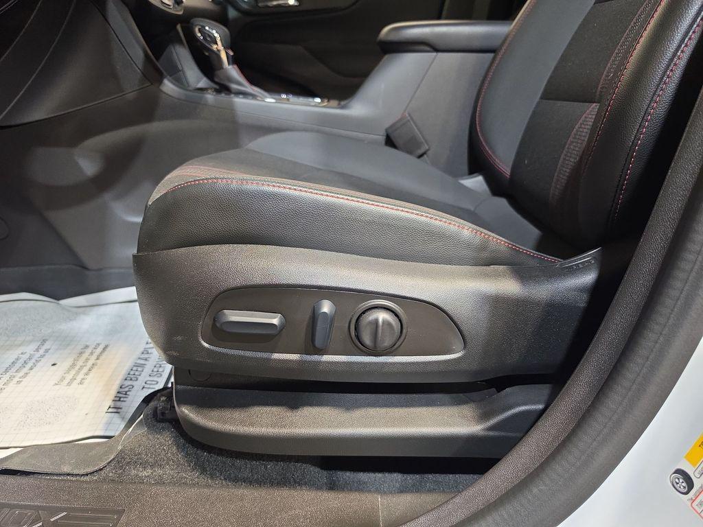 used 2024 Chevrolet Equinox car, priced at $25,881