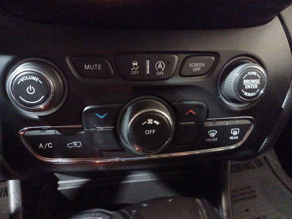 used 2020 Jeep Cherokee car, priced at $13,521