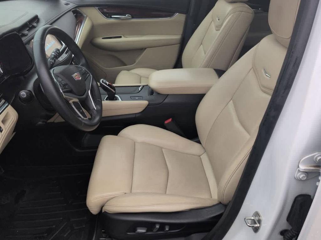 used 2017 Cadillac XT5 car, priced at $16,298