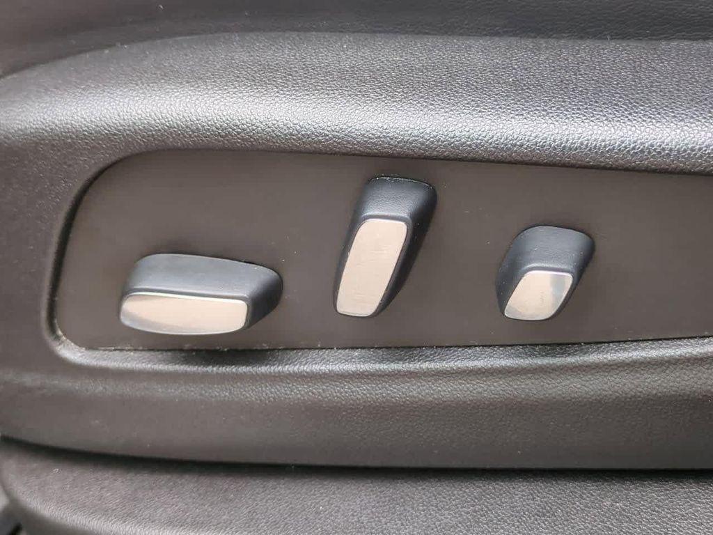 used 2023 Cadillac XT5 car, priced at $27,995