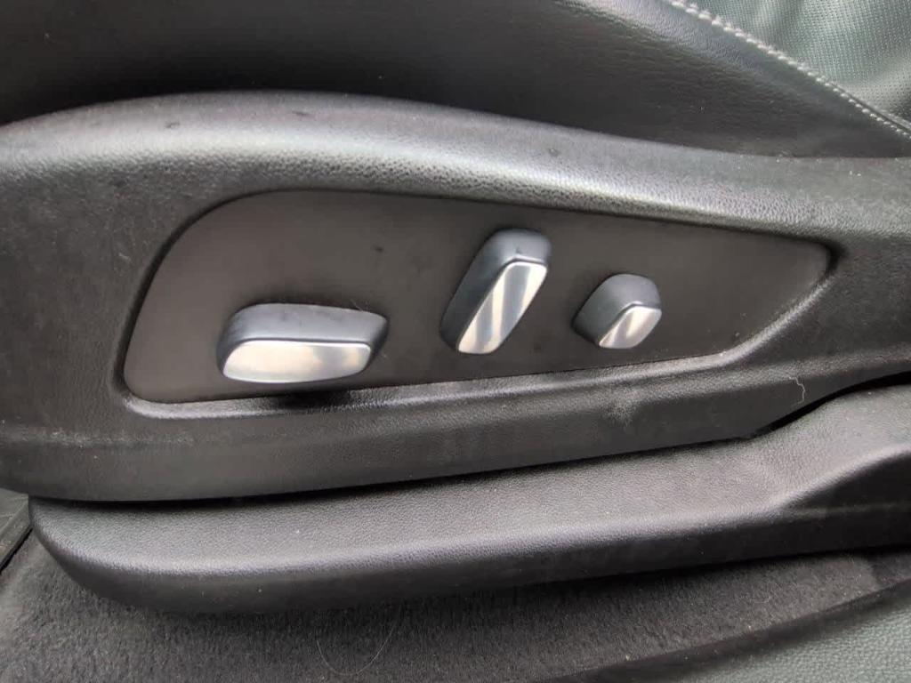 used 2022 Cadillac XT5 car, priced at $16,995