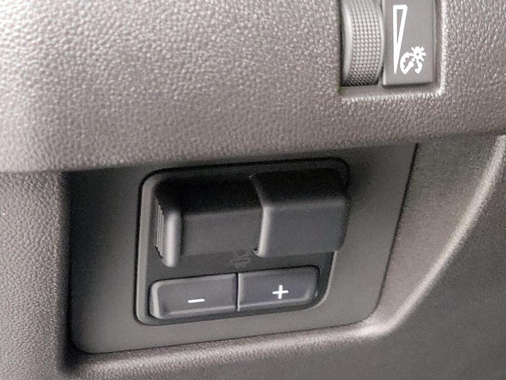 used 2024 GMC Canyon car, priced at $34,998