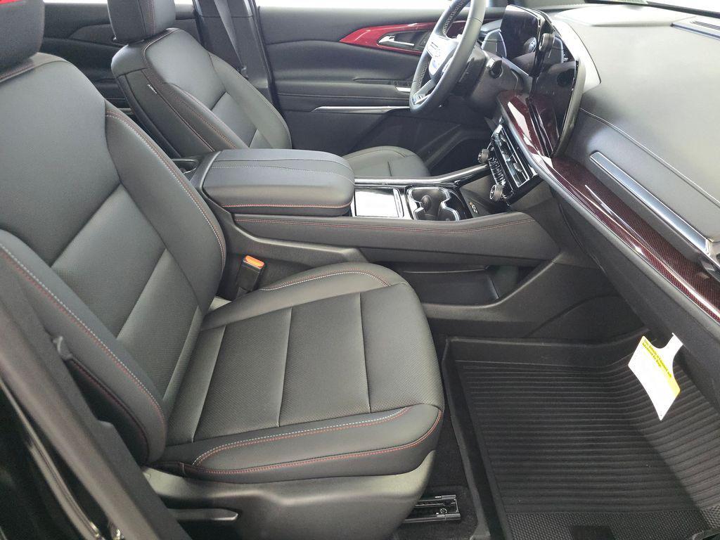 new 2026 Chevrolet Traverse car, priced at $53,136