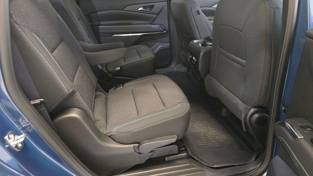 new 2026 Chevrolet Traverse car, priced at $42,056