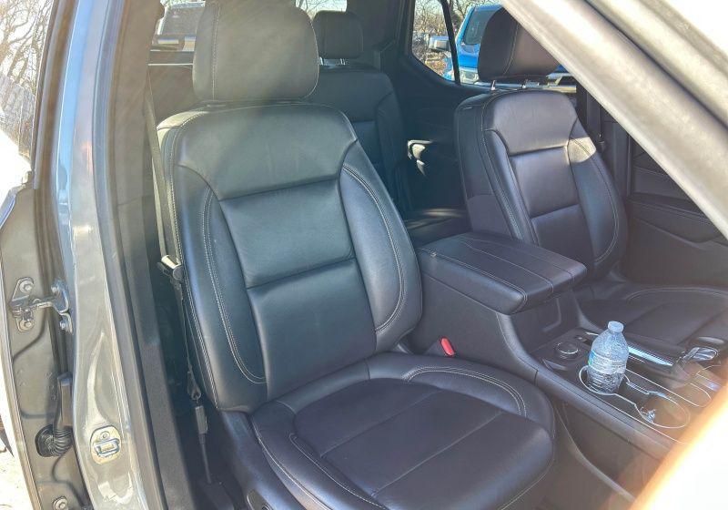 used 2023 Chevrolet Traverse car, priced at $32,995