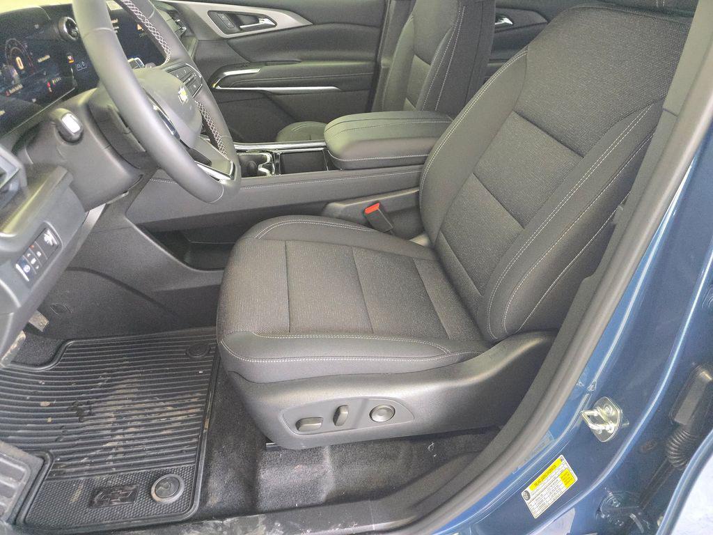 new 2026 Chevrolet Traverse car, priced at $45,002