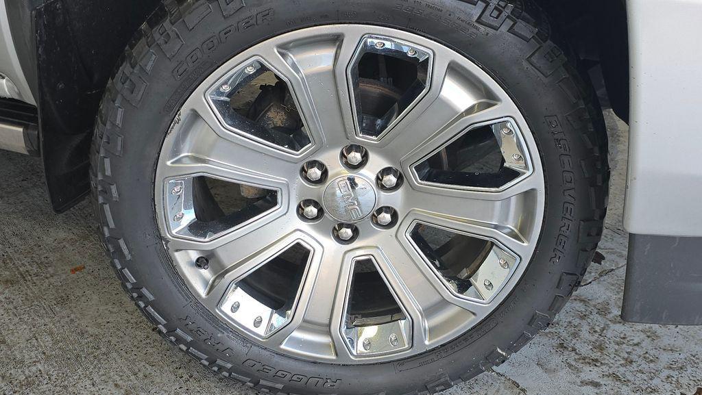 used 2018 GMC Sierra 1500 car, priced at $27,295