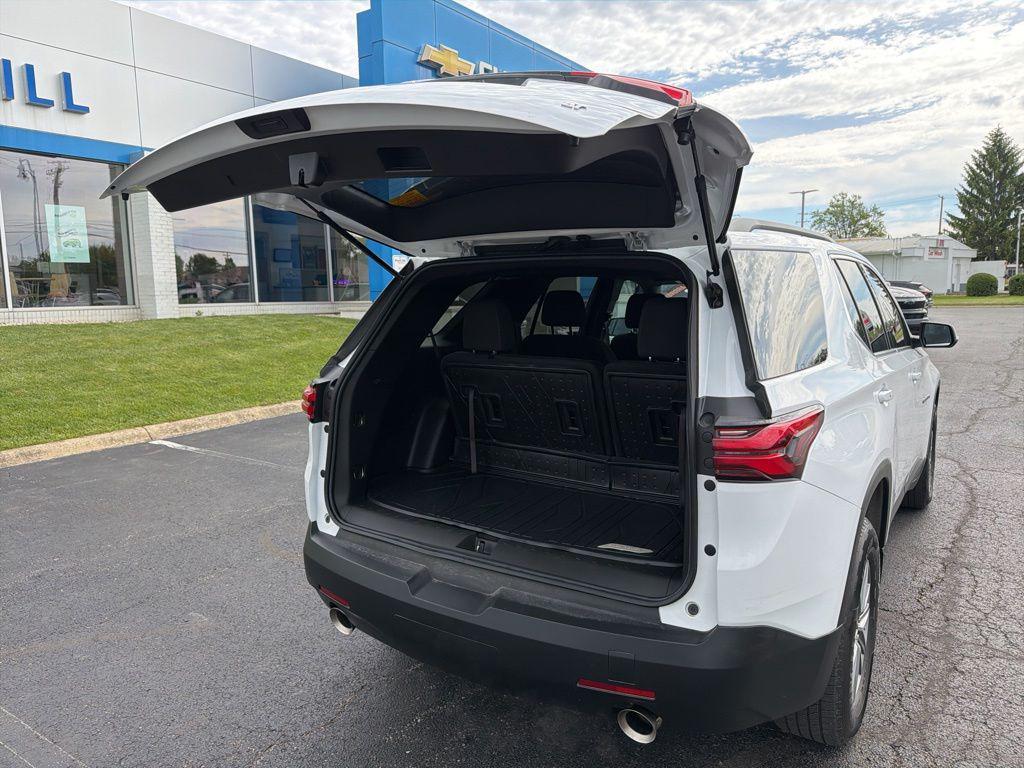 used 2023 Chevrolet Traverse car, priced at $25,995