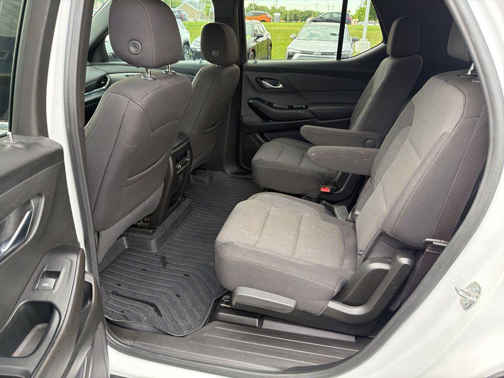 used 2023 Chevrolet Traverse car, priced at $25,995
