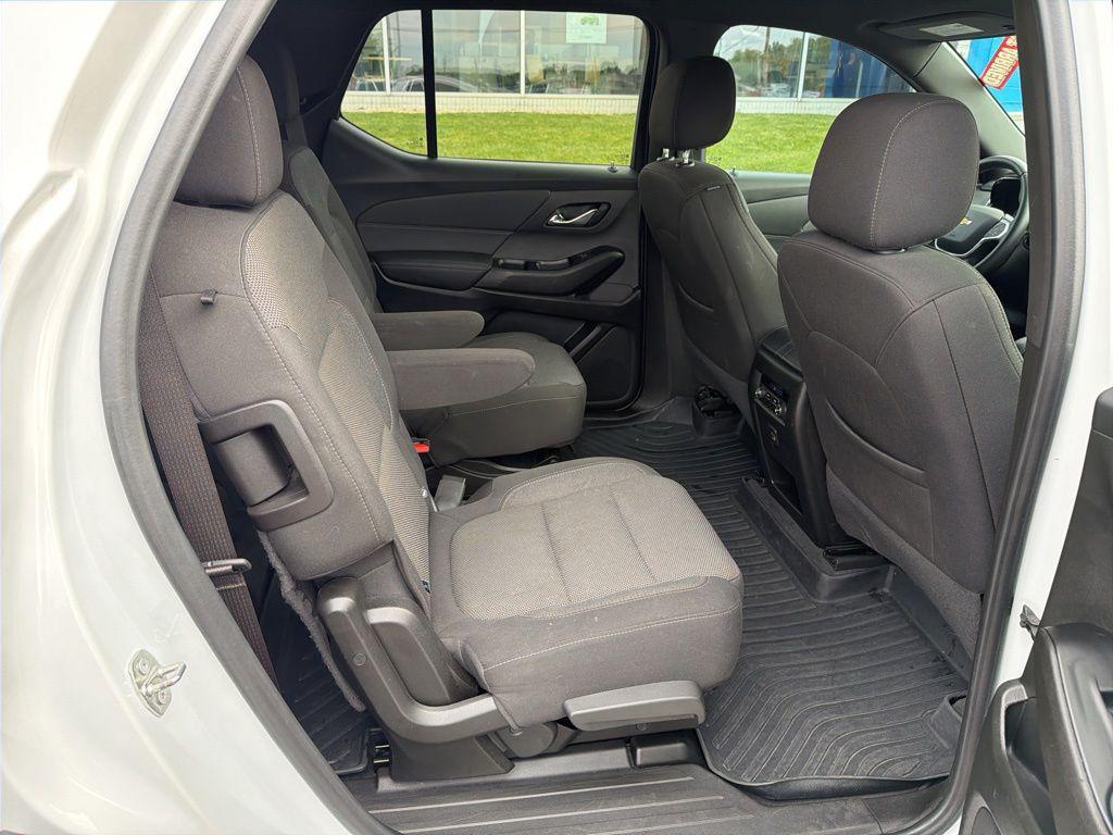 used 2023 Chevrolet Traverse car, priced at $25,995