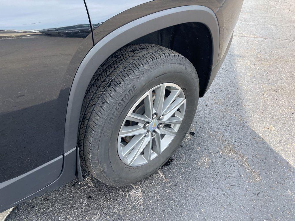 used 2023 Chevrolet Traverse car, priced at $31,995